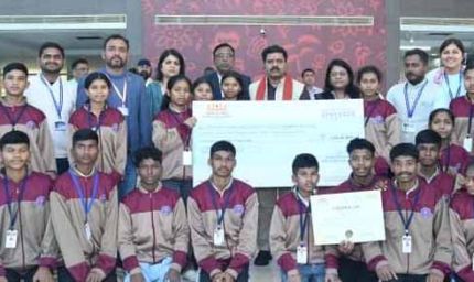 दिल्ली में आयोजित मॉडल यूथ ग्राम सभा में कोसमगुड़ा एकलव्य विद्यालय के युवाओं को मिला प्रथम पुरस्कार