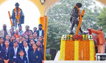 राष्ट्रपिता की पुण्य तिथि पर सीएम योगी ने बापू को किया नमन