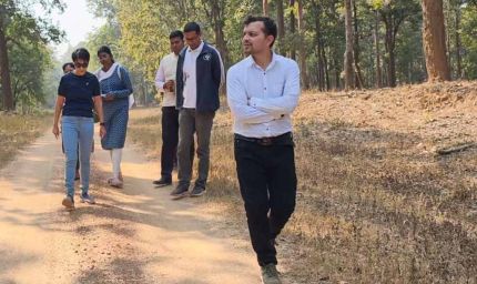 वन प्रबंधन की व्यवहारिक सीख: बारनवापारा वन्यजीव अभयारण्य में प्रशिक्षु भारतीय वन सेवा अधिकारियों को प्रशिक्षण