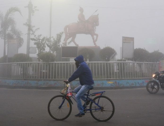 उत्तर भारत में ठंड और कोहरे का डबल अटैक! शीतलहर से राहत मिलने का कोई आसार नहीं: IMD का अलर्ट