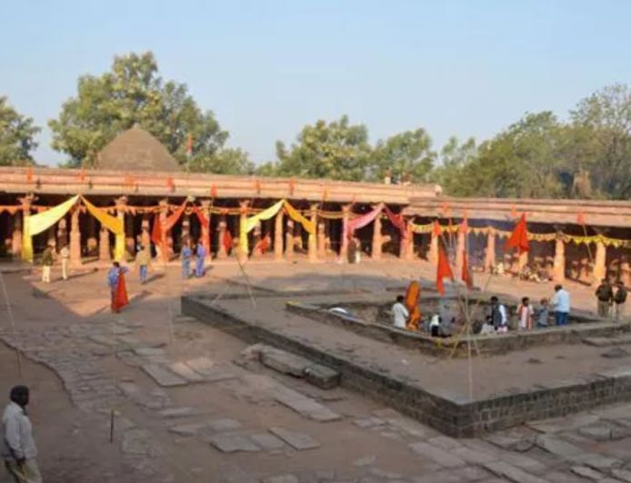 बसंत पंचमी से पहले भोजशाला के पास बुलडोजर की कार्रवाई, हिंदू संगठनों ने की पूरे दिन पूजा का अवसर