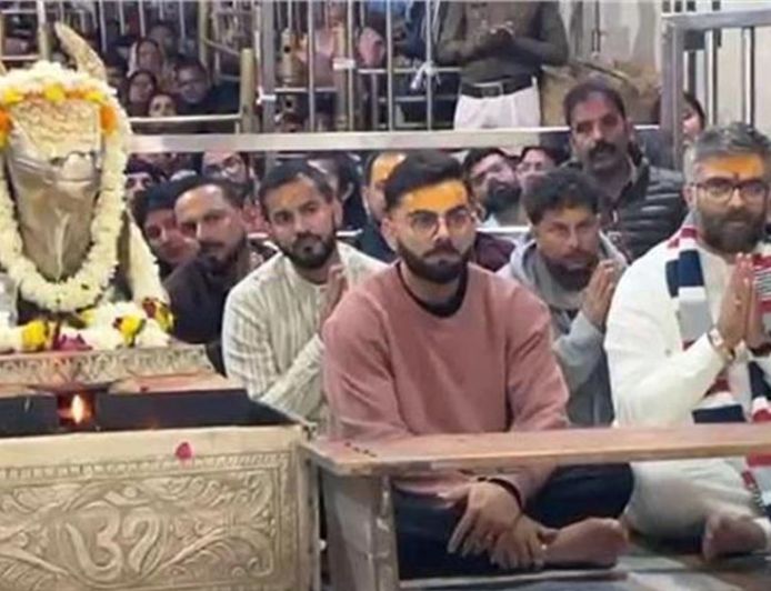 वनडे से पहले कोहली और कुलदीप ने महाकाल दरबार में लगाई हाजिरी, भस्म आरती में लिया हिस्सा