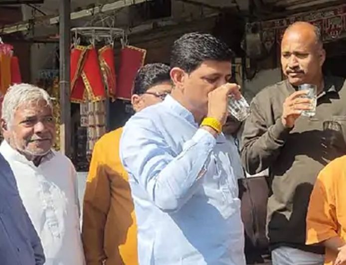 इंदौर मेयर और पार्षद ने पिया नल का पानी, भागीरथपुरा में दूषित पानी से 24 मौतें, 16 मरीज अभी भी अस्पताल में भर्ती