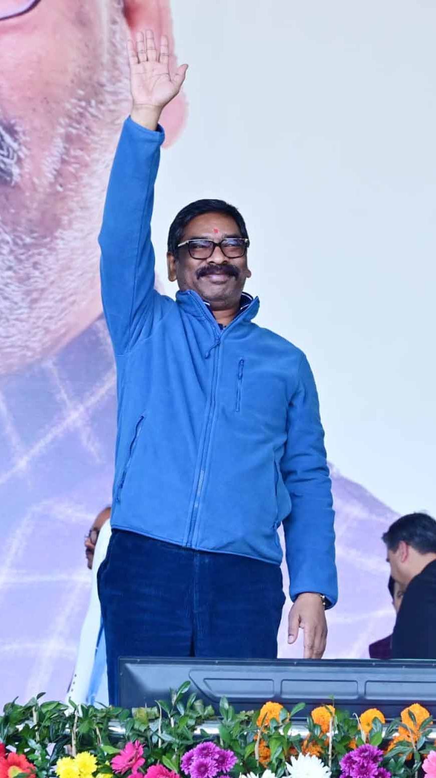 मुख्यमंत्री हेमंत सोरेन ने दिए नियुक्ति पत्र, नवचयनित 1910 पदाधिकारियों, कर्मचारियों का चयन