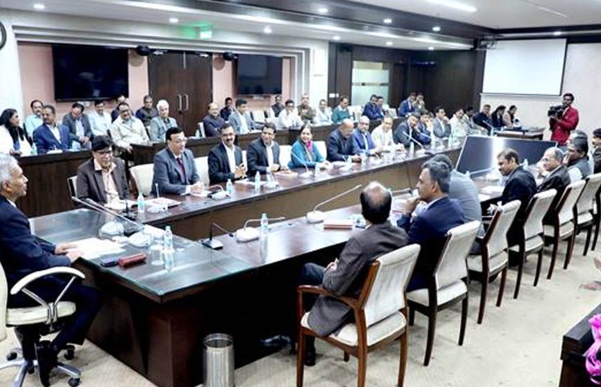 मुख्य सचिव जैन ने किया विभागीय कार्ययोजना और लक्ष्यों पर विमर्श