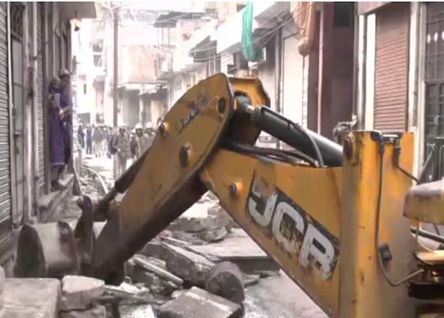 जयपुर के चौमूं में अतिक्रमण पर बड़ा एक्शन, बुलडोजर से ढहाए गए अवैध धार्मिक ढांचे