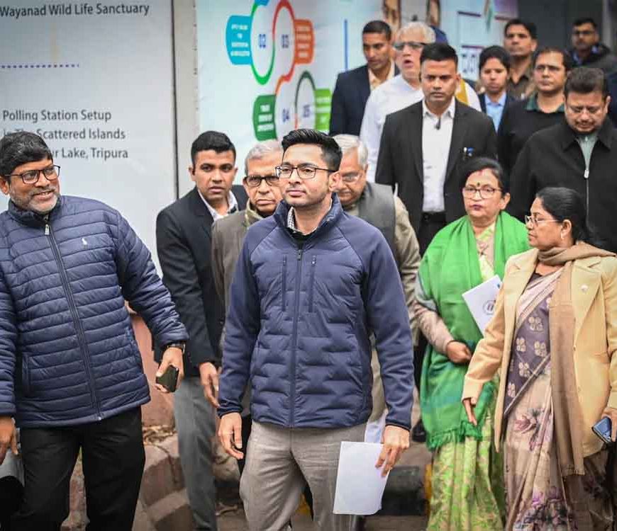 ममता बनर्जी के भतीजे अभिषेक की महीने भर की यात्रा, इसी से तय होंगे चुनावी टिकट!