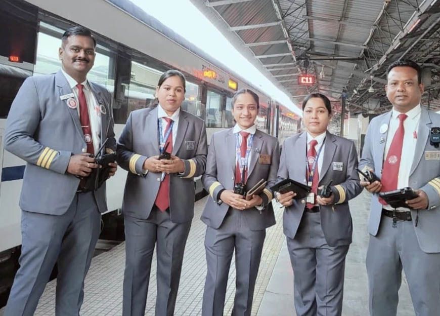 वंदे भारत एक्सप्रेस में महिला टीटीई को मिली टिकट जांच की जिम्मेदारी, बिलासपुर रेल मंडल का बड़ा फैसला