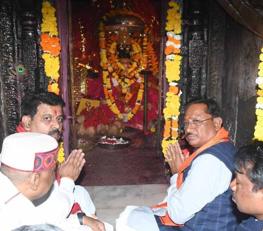 मुख्यमंत्री साय ने बस्तर की आराध्य देवी मां दंतेश्वरी की पूजा-अर्चना कर प्रदेशवासियों के सुख-समृद्धि और खुशहाली की कामना की