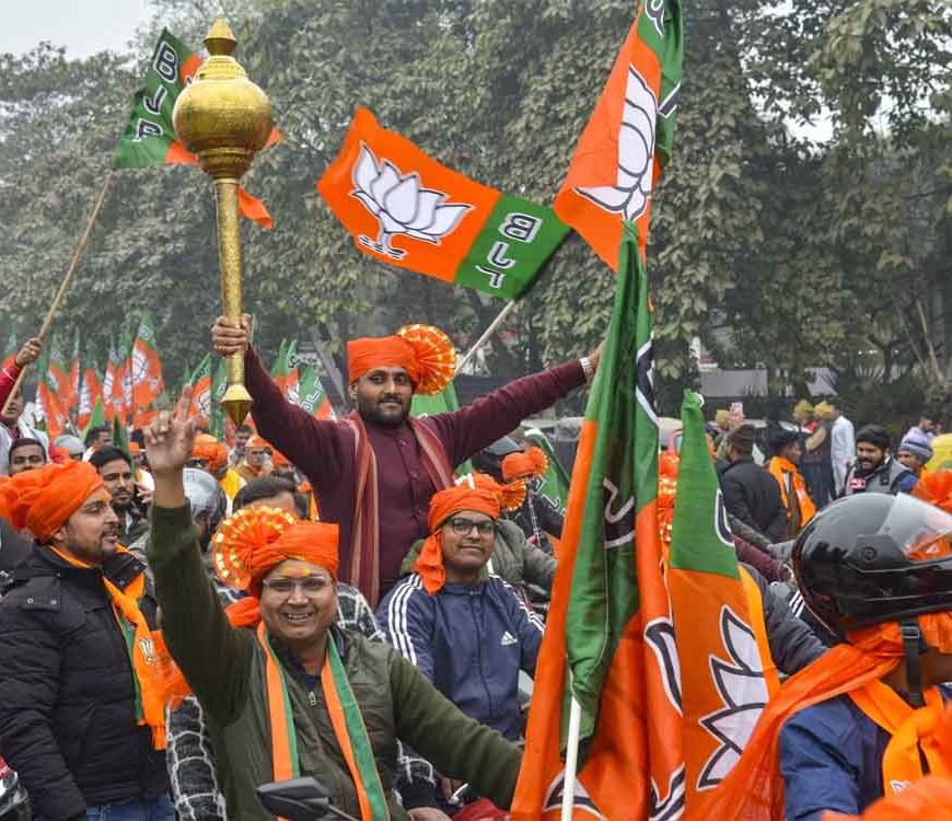 नागपुर में BJP उम्मीदवार की घेराबंदी, नामांकन वापसी के विरोध में समर्थकों ने घर में किया नजरबंद