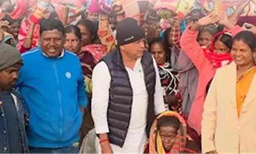 हजारों जरूरतमंदों को कंबल बांटते दिखे डॉ. इरफान अंसारी, बोले– कोई मेरा बुरा करे वह उसका कर्म, मैं मानवता निभाऊंगा