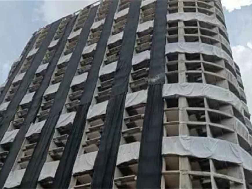 नई दिल्ली: होटल की इमारत से कूदकर व्यक्ति ने की आत्महत्या, इलाके में फैली सनसनी