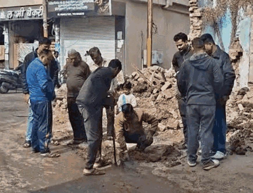 इंदौर में दूषित पानी से 17वीं मौत, रिटायर्ड पुलिसकर्मी ने अस्पताल में तोड़ा दम, भागीरथपुरा में 9416 लोगों की जांच
