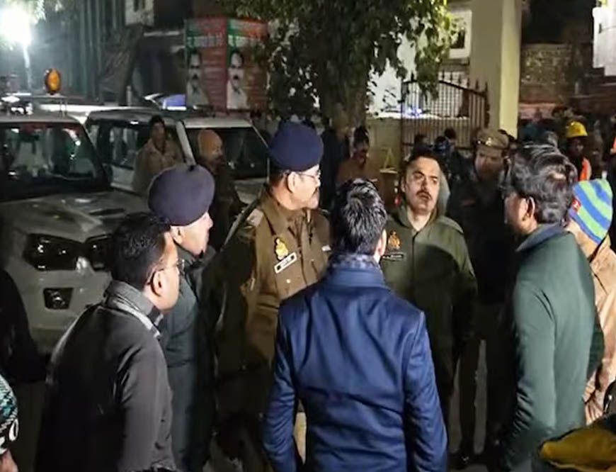 संभल में बिजली विभाग का बड़ा एक्शन: अवैध ई-रिक्शा चार्जिंग स्टेशन पकड़ा, JE ने किया सील