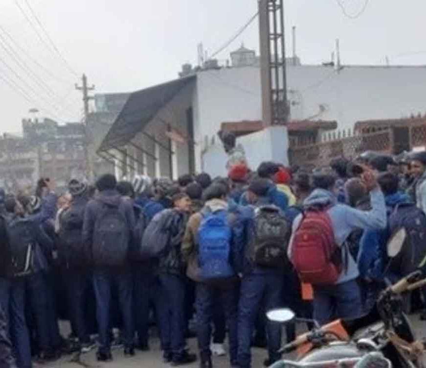 नेपाल के बीरगंज में भड़की हिंसा, मस्जिद में तोड़फोड़ के बाद हालात तनावपूर्ण, भारत-नेपाल सीमा अलर्ट पर