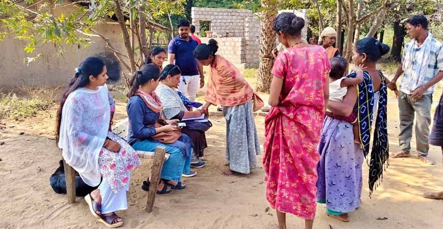 'बाल विवाह मुक्त छत्तीसगढ़' अभियान में जुटी टीमें, नदी-नाले पार कर बचाया भविष्य