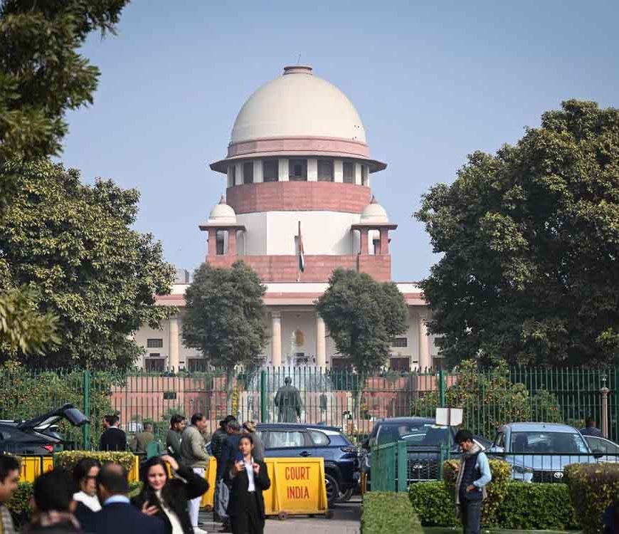 SC में सिब्बल की मांग– आवारा कुत्तों की हो नसबंदी, जज का तंज: काउंसिलिंग भी करवा दीजिए