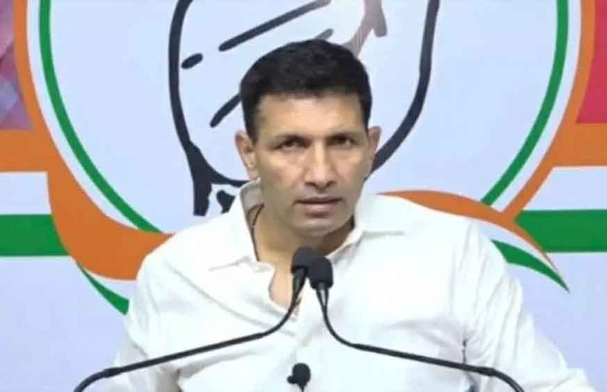 RSS कार्यालय पहुंचे इंदौर कलेक्टर, जीतू पटवारी ने शिवम वर्मा पर उठाए सवाल – 'अधिकारी नहीं, BJP कार्यकर्ता की तरह काम कर रहे'