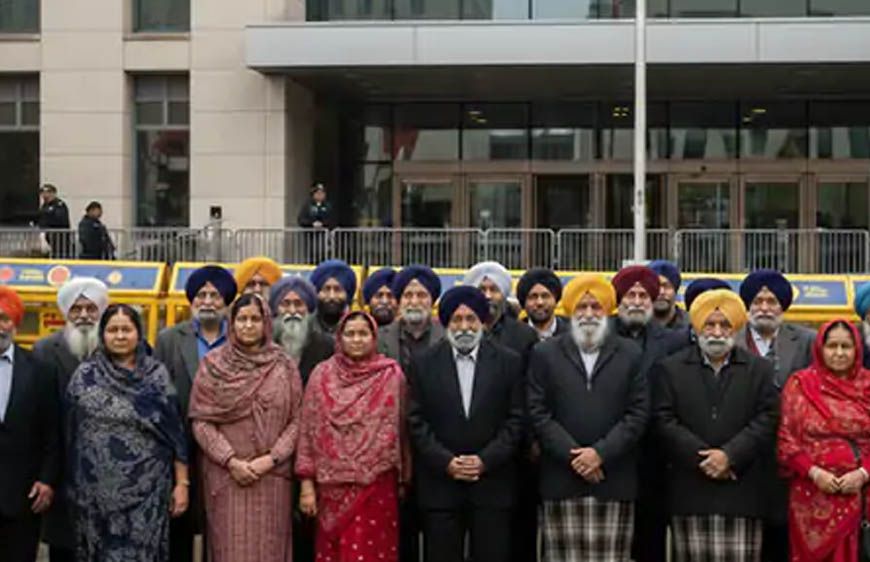 कनाडा सरकार का पंजाबियों को बड़ा झटका, बुजुर्गों की PR पर 2028 तक रोक, केयरगिवर प्रोग्राम भी स्थगित