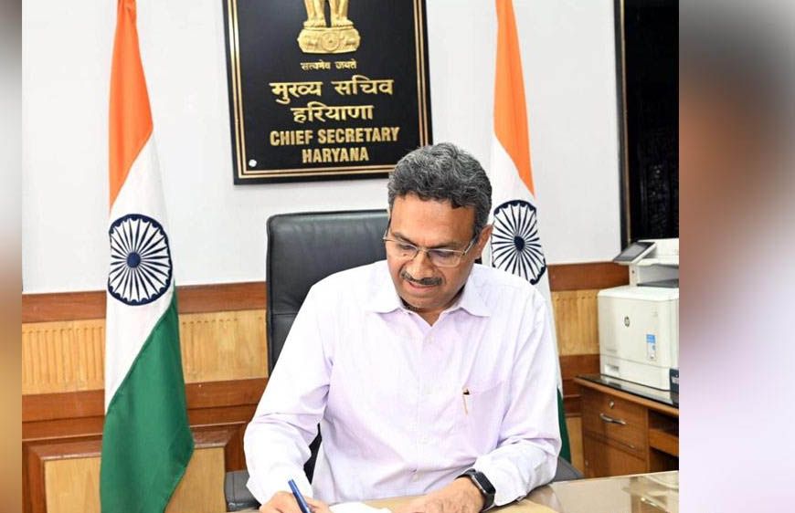 हरियाणा के मुख्य सचिव की तबीयत बिगड़ी, सीने में दर्द के कारण अस्पताल में भर्ती; IPS पूरन कुमार सुसाइड केस में रस्तोगी का नाम