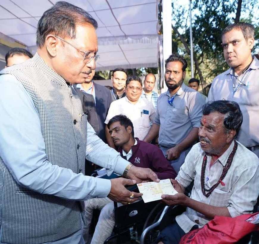 संवेदनशील शासन की मिसाल: जनदर्शन में मुख्यमंत्री साय ने मौके पर सुलझाईं समस्याएँ