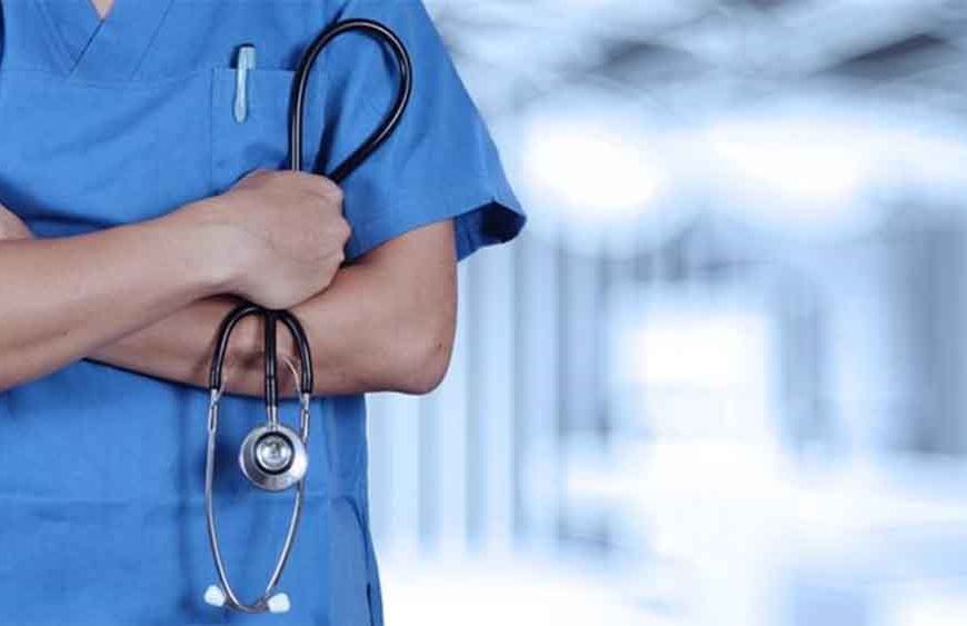 अंधेरे में मातृत्व की कीमत: सरकारी अस्पताल में मोबाइल टॉर्च की रोशनी में प्रसव, महिला की मौत