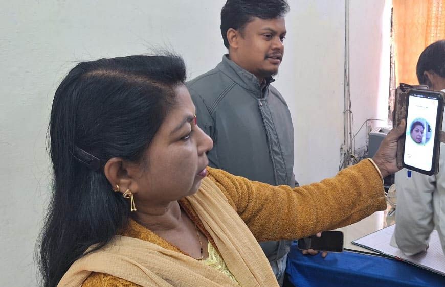 कोरबा :ऑनलाइन अटेंडेंस व्यवस्था से बढ़ी कार्यालयीय अनुशासन और पारदर्शिता, सभी विभागों में समयपालन का दिख रहा असर