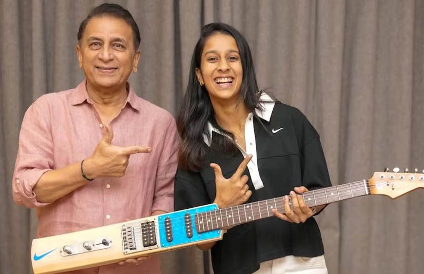 गावस्कर ने निभाया वादा, जेमिमा को गिफ्ट किया 'बैट-गिटार' और गाना भी गाया