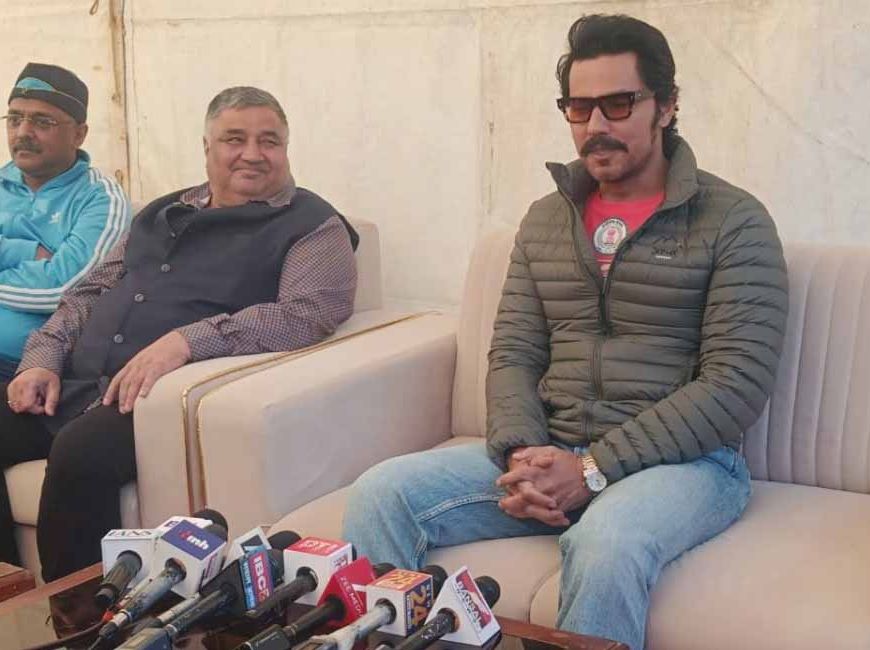 रायपुर पहुंचे एक्टर रणदीप हुड्डा, छत्तीसगढ़ी संस्कृति की जमकर की सराहना