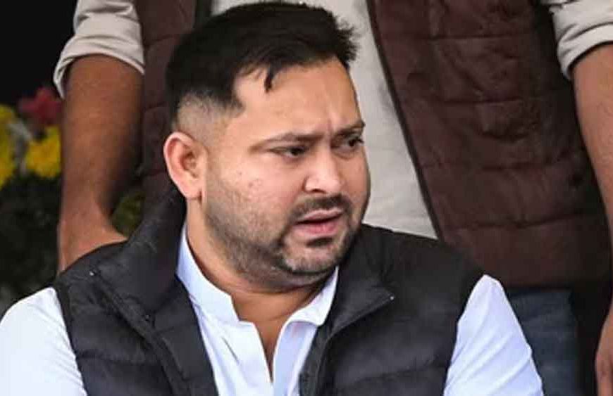 लंबी छुट्टी के बाद पटना लौटे तेजस्वी, नीतीश सरकार को दी 100 दिन की मोहलत