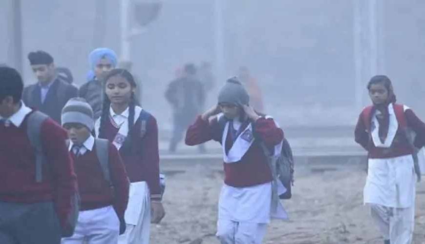 घना कोहरा बना वजह, नोएडा में स्कूलों की छुट्टियां बढ़ीं; 15 जनवरी तक रहेंगे बंद