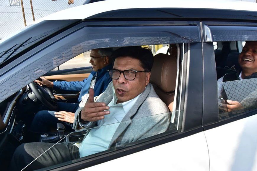 सिंहस्थ की तैयारियों में प्रशासन की गंभीरता: अपर मुख्य सचिव दुबे ने स्वयं वाहन चलाकर निरीक्षण किया