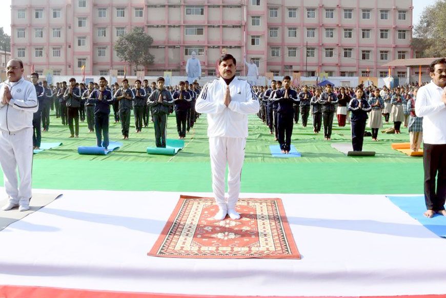 सूर्य नमस्कार करें, प्राणायाम करें और व्यक्तित्व के साथ चरित्र का भी करें निर्माण: CM यादव