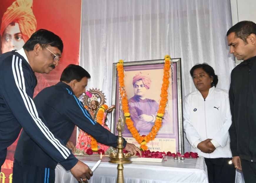 स्वामी विवेकानंद के सिद्धान्तों को अपनाकर सशक्त राष्ट्र के निर्माण में सहभागी बनें युवा : उप मुख्यमंत्री देवड़ा