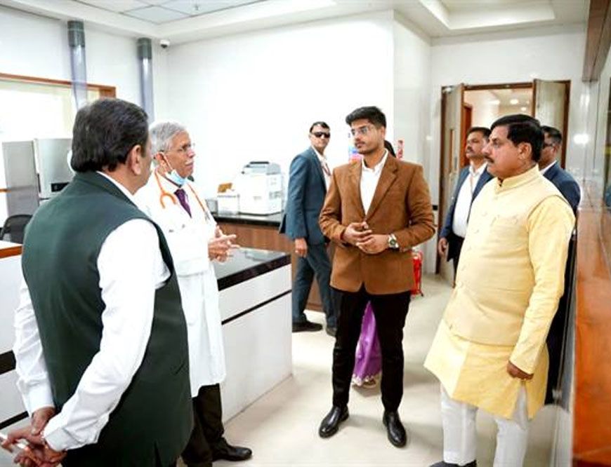 मुख्यमंत्री डॉ. यादव ने नेशनल कैंसर इंस्टीट्यूट नागपुर का किया दौरा
