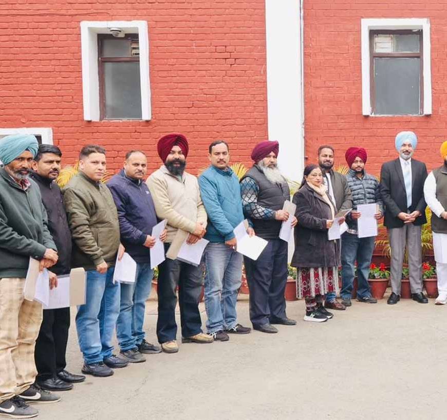 शिक्षा मंत्री बैंस ने सौंपे रेगुलराइजेशन सर्टिफिकेट, 21 कर्मचारियों का हुआ नियमितीकरण