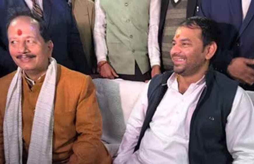 विजय सिन्हा के दही-चूड़ा भोज में पहुंचे तेज प्रताप यादव, क्या NDA में एंट्री का संकेत?