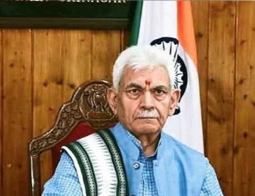 जम्मू-कश्मीर में बड़ा एक्शन: आतंकियों से संबंध रखने पर 5 सरकारी कर्मचारी बर्खास्त