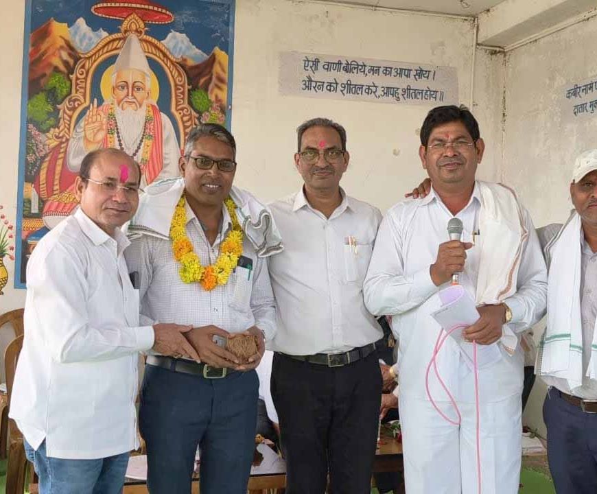 करहीडीह ईकाई साहु समाज के शपथ ग्रहण समारोह में मुख्य अतिथि के रूप में तहसील अध्यक्ष पोषण साहू शामिल हुए