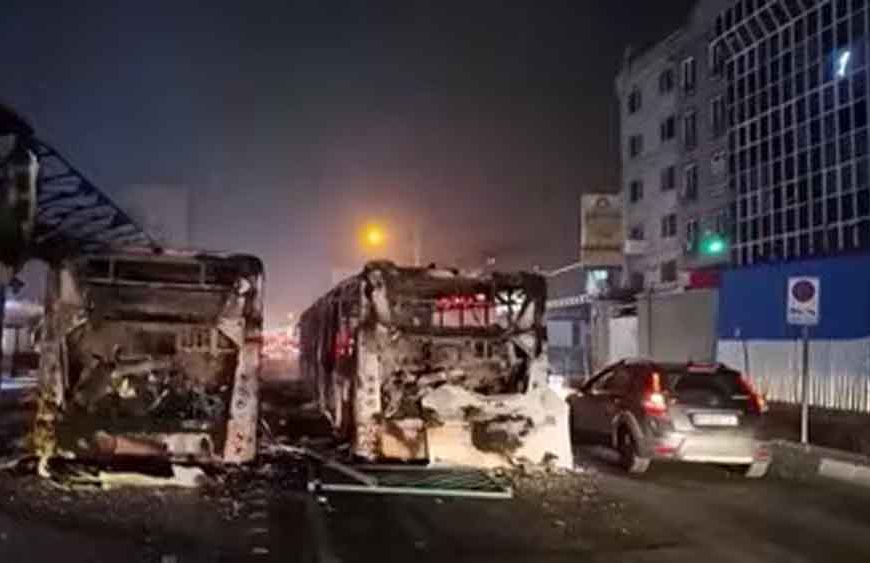 ईरान में हालात बेकाबू, भारत ने अपने नागरिकों से कहा—तुरंत देश छोड़ें, अब तक 2000 मौतें