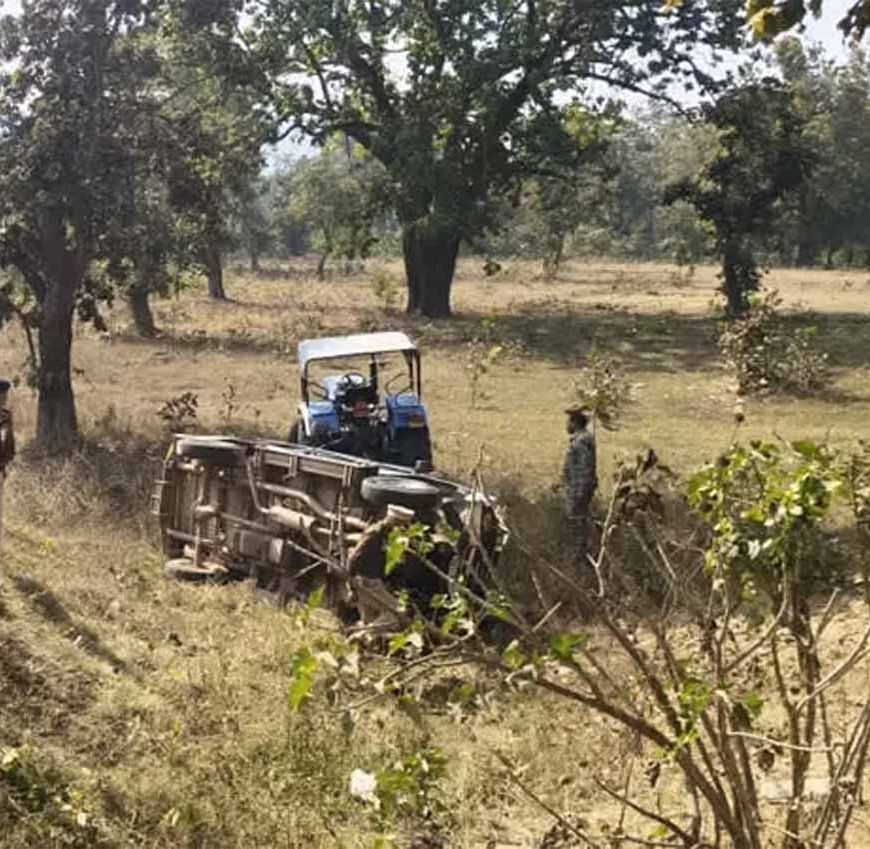 कांकेर में टैक्सी बेकाबू होकर नाले में जा गिरी, दो लोगों की मौत