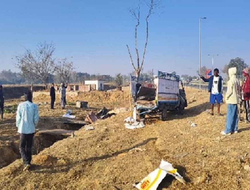 झारखंड के गुमला में भीषण सड़क हादसा: हाईवा–पिकअप की टक्कर में 4 की मौत, 2 गंभीर घायल