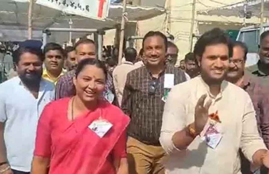 इंग्लैंड के युवा स्पिनर शोएब बशीर ने डर्बीशायर से दो साल का करार किया