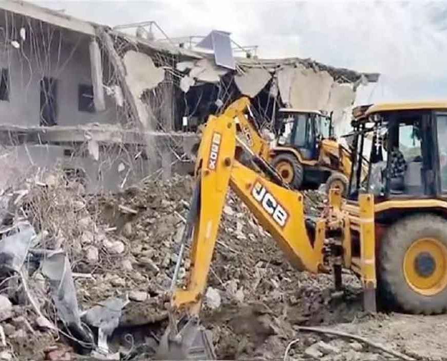 NH-89 पर अवैध कब्जे के खिलाफ बड़ी कार्रवाई, 22 किमी तक चला पीला पंजा