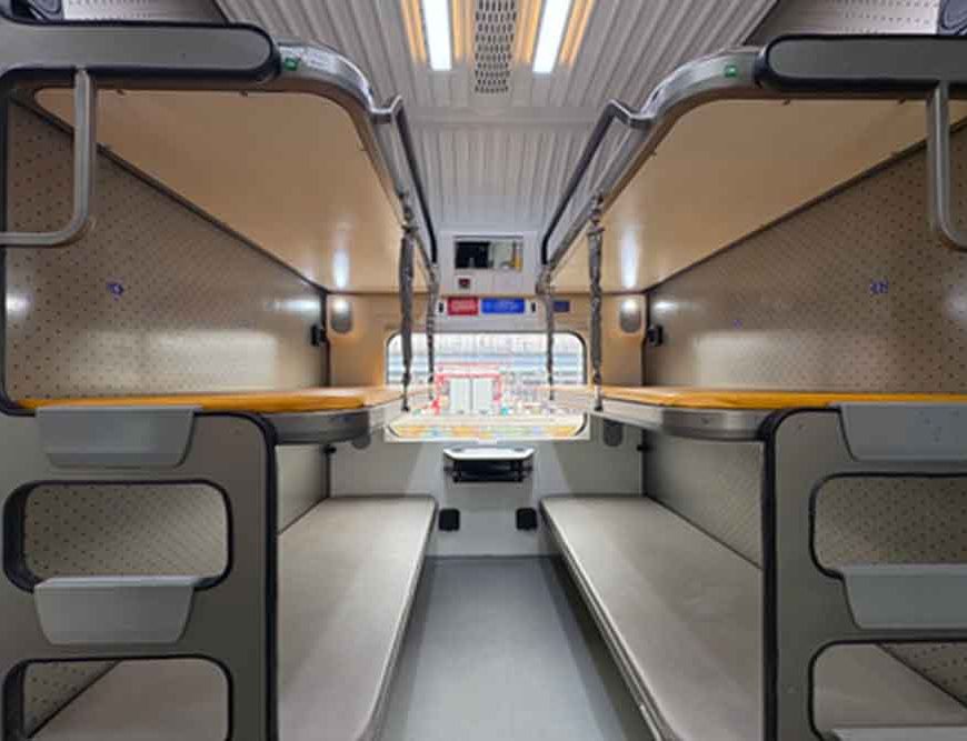 वंदे भारत स्लीपर ट्रेन: सफर में मिलेगा लग्ज़री का अनुभव, वर्ल्ड क्लास तकनीक से बदलेगी रात की यात्रा