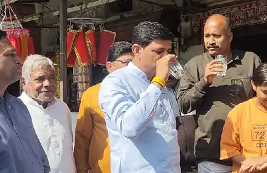 इंदौर मेयर और पार्षद ने पिया नल का पानी, भागीरथपुरा में दूषित पानी से 24 मौतें, 16 मरीज अभी भी अस्पताल में भर्ती