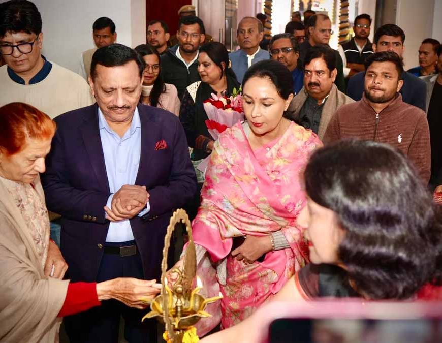 उपमुख्यमंत्री दिया कुमारी ने डॉ. सुषमा महाजन के कला चित्रों की प्रदर्शनी का किया उद्घाटन