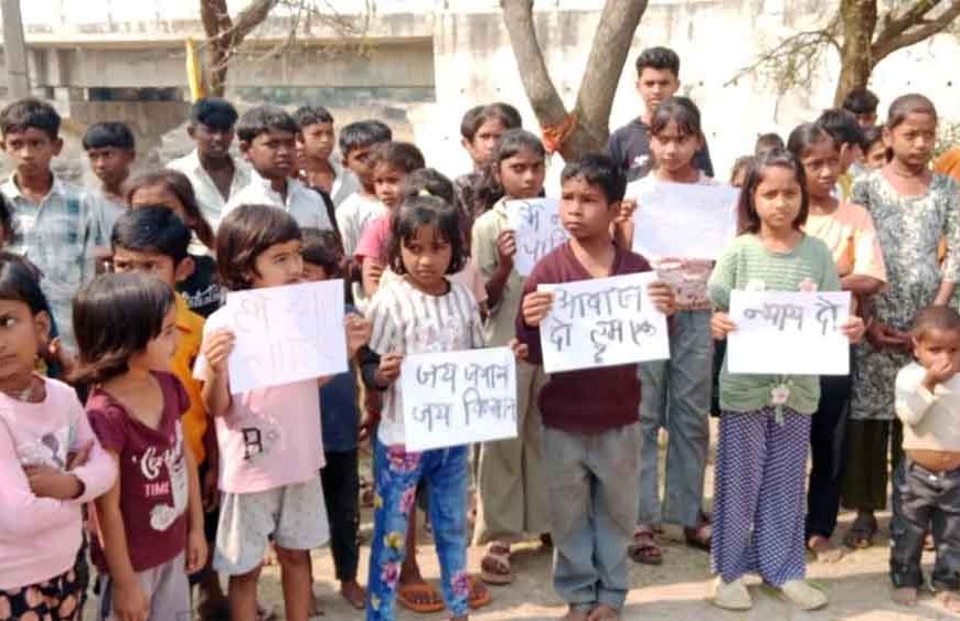 पांगरी बांध मुआवजा विवाद: बुरहानपुर में किसानों के बच्चों ने संभाला मोर्चा, दो गुना मुआवजे की मांग तेज