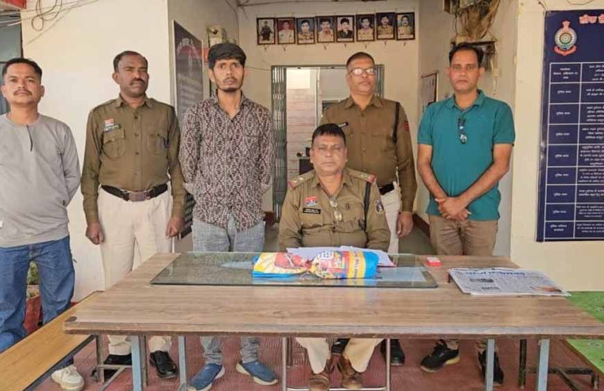 स्कूल के पीछे चल रहा था नशे का कारोबार, पुलिस ने 12.86 लाख के कैप्सूल के साथ तस्कर पकड़ा