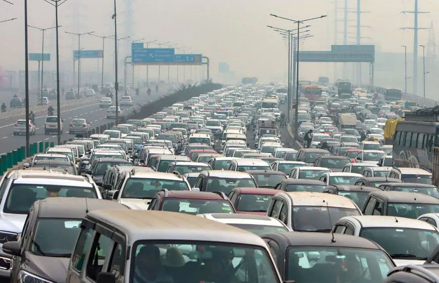 दिल्ली-मेरठ एक्सप्रेसवे पर 5 किमी लंबा जाम, हजारों वाहन फंसे